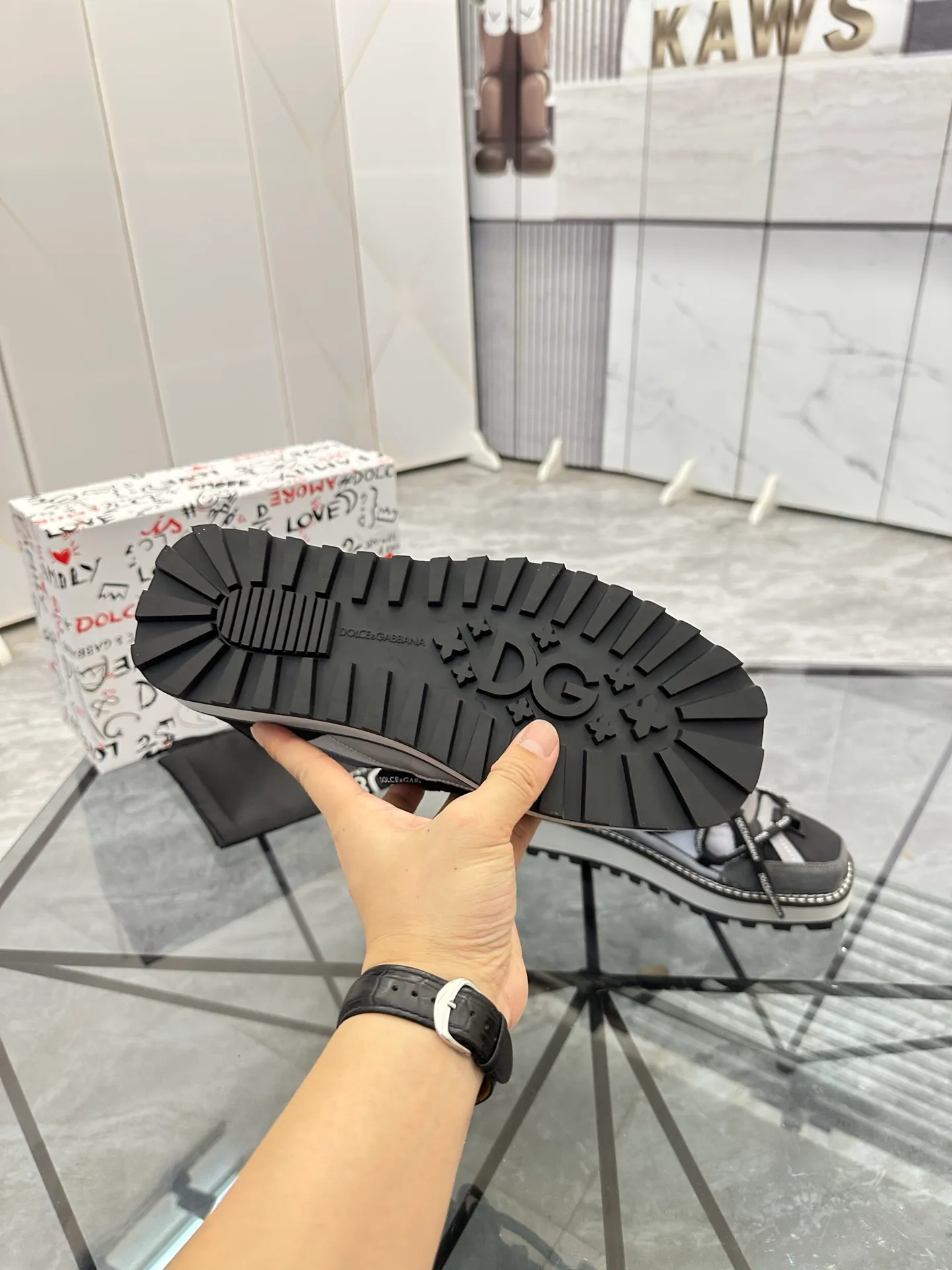Men's shoes: 💰P660¥ Top high-end quality Product trademark: DG "Dolce & Gabbana*" low-top casual shoes Regular size: 39-45 (can be customized to 46.) Product material: Upper imported first-layer cowhide spliced ​​with breathable fly weave, breathable lining, original outsole. No.: 6225